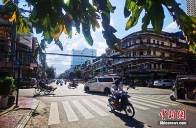 工廠復工大學復課 柬埔寨加速各領域開放